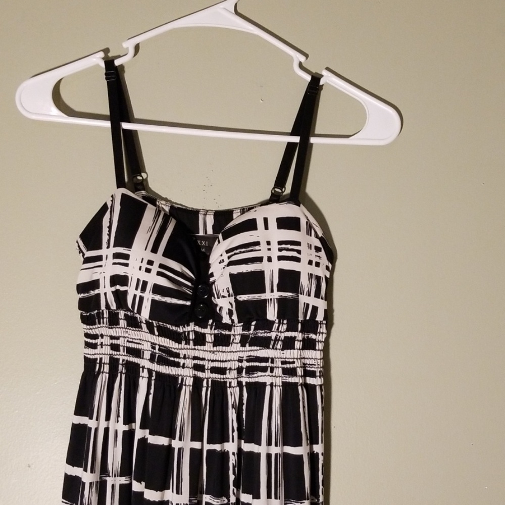 Dress - Picture 2 of 5